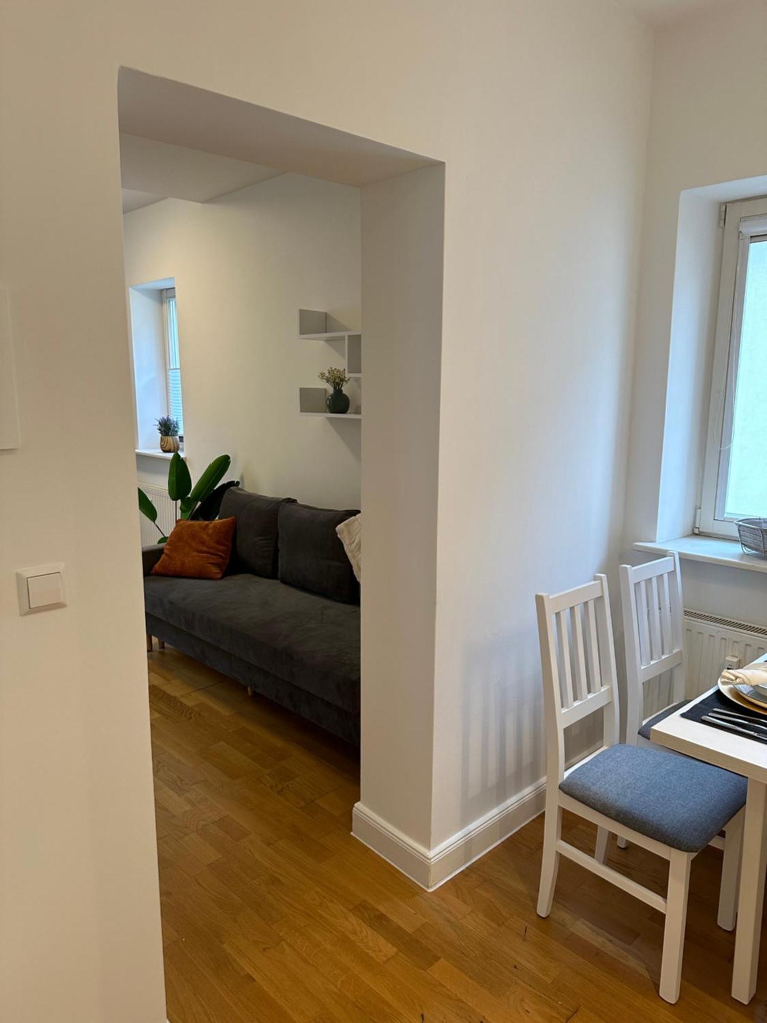 Bella Casa - Business&Family, 100M Zum Konzerteingang Schloss, Parkplatz, Smarttv, Netflix, Waschmaschine, 24H Checkin, 36Qm, Ap 12 Ludwigsburg Exterior foto