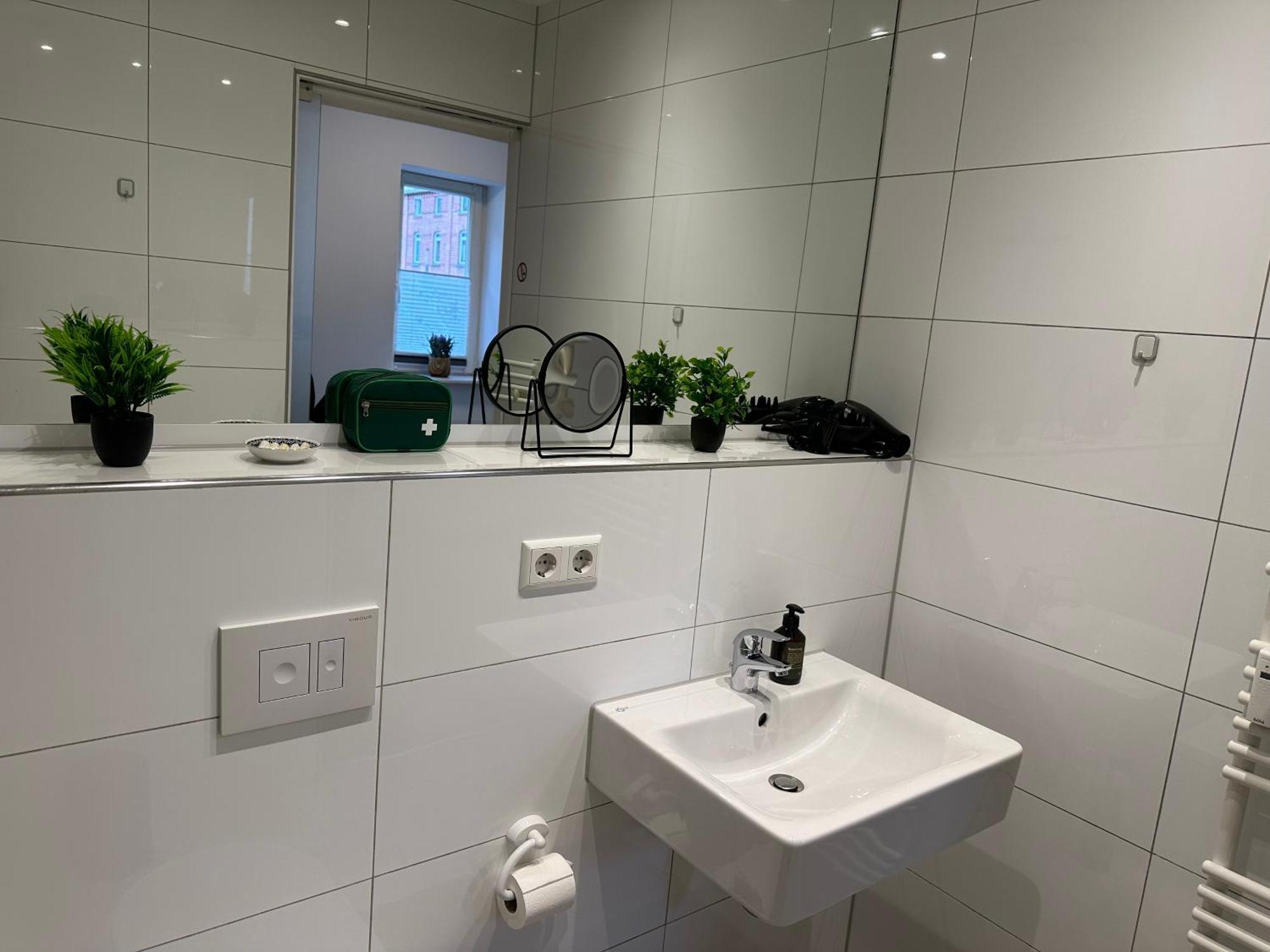 Bella Casa - Business&Family, 100M Zum Konzerteingang Schloss, Parkplatz, Smarttv, Netflix, Waschmaschine, 24H Checkin, 36Qm, Ap 12 Ludwigsburg Exterior foto